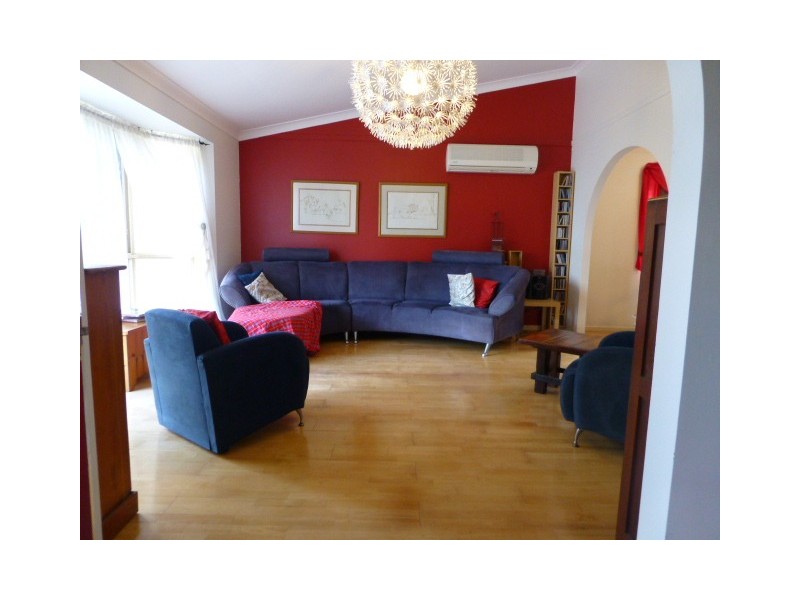 8 Sherborne Place, Chapel Hill QLD 4069