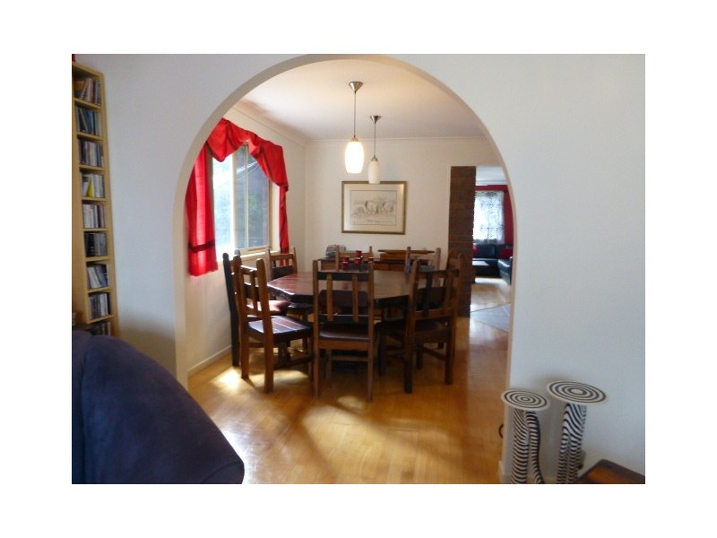 8 Sherborne Place, Chapel Hill QLD 4069