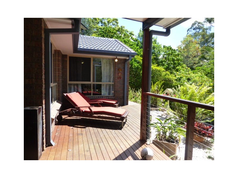 8 Sherborne Place, Chapel Hill QLD 4069