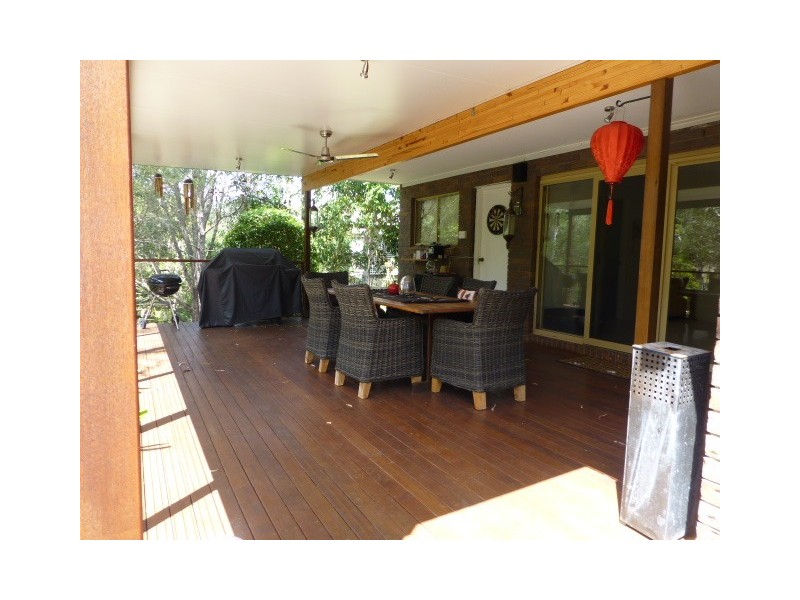 8 Sherborne Place, Chapel Hill QLD 4069