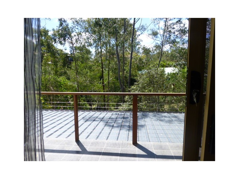 8 Sherborne Place, Chapel Hill QLD 4069