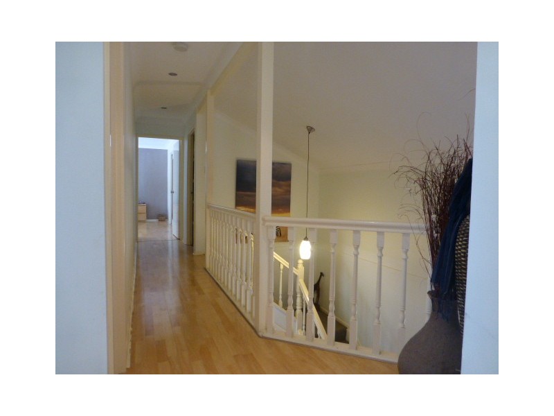 8 Sherborne Place, Chapel Hill QLD 4069