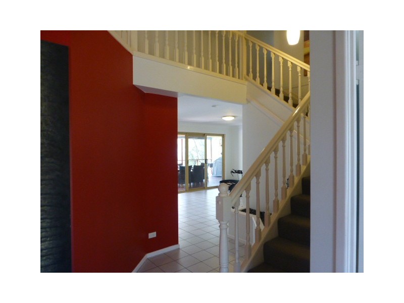 8 Sherborne Place, Chapel Hill QLD 4069