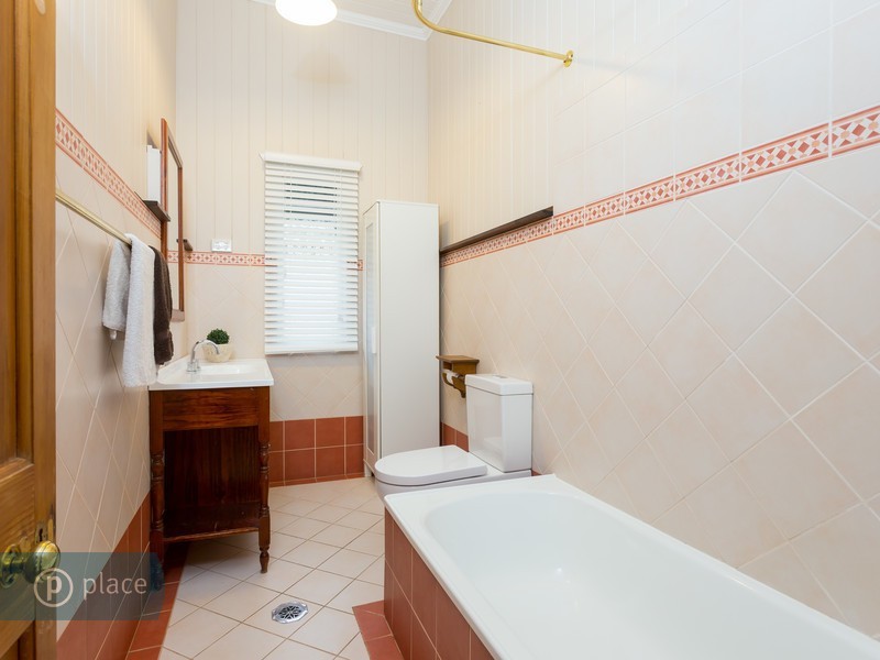 174 Strong Ave, Graceville QLD 4075