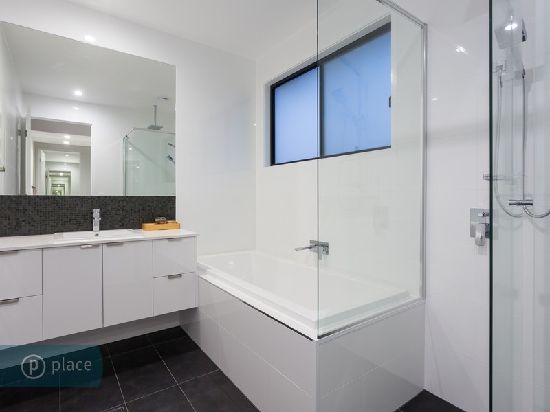 16 Thorpe St, Indooroopilly QLD 4068