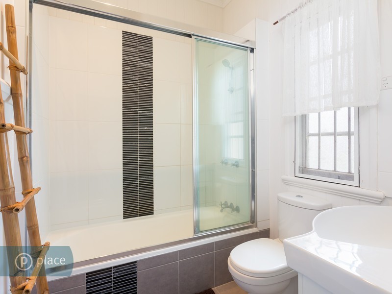 14 Eversley Terrace, Yeronga QLD 4104