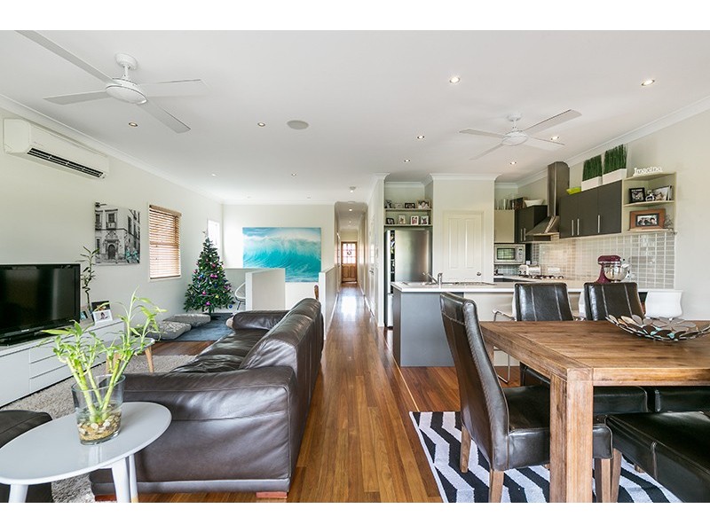 16 Collins Street, Corinda QLD 4075