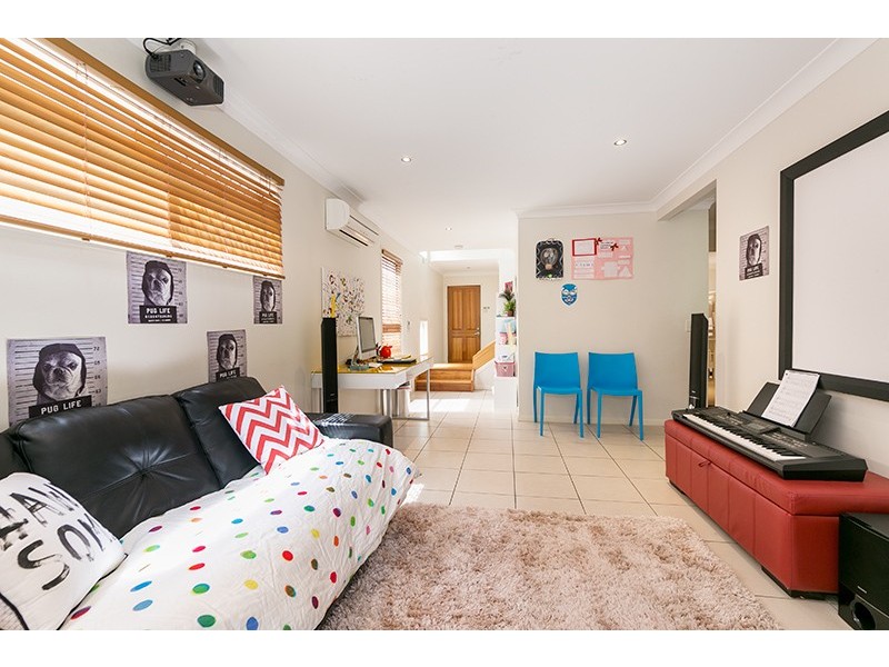 16 Collins Street, Corinda QLD 4075