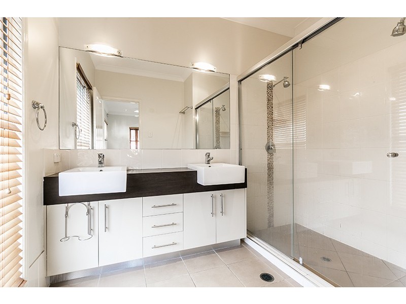 16 Collins Street, Corinda QLD 4075