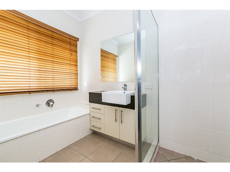 16 Collins Street, Corinda QLD 4075