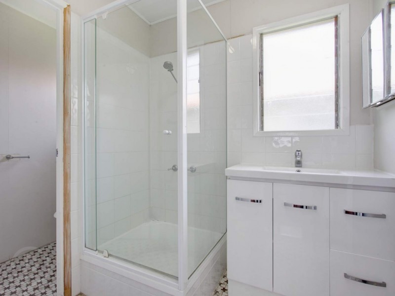 1/184 Strong Ave, Graceville QLD 4075