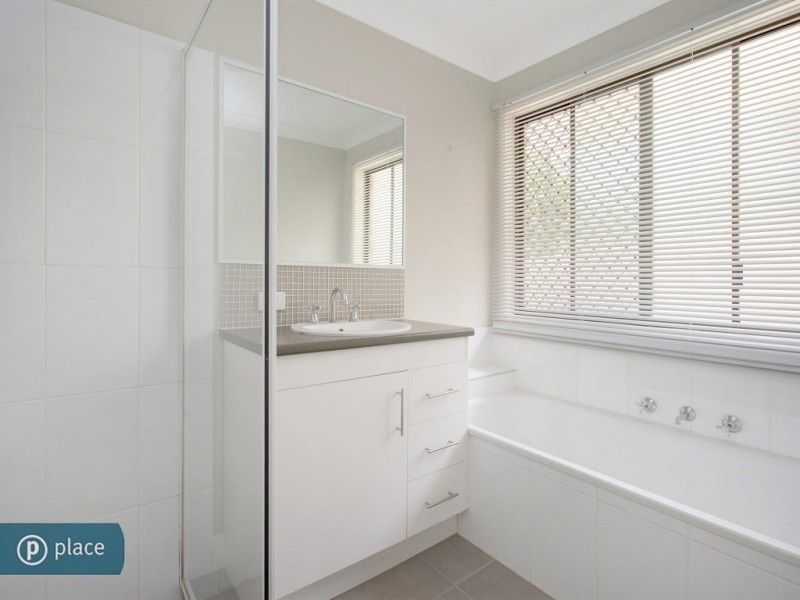 41 Logan Avenue, Oxley QLD 4075