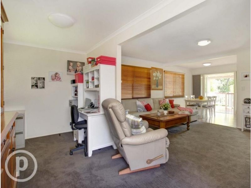 225 Englefield Road, Oxley QLD 4075