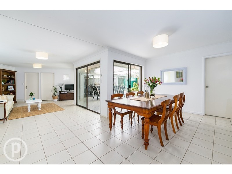 16 Lambourn Street, Chapel Hill QLD 4069