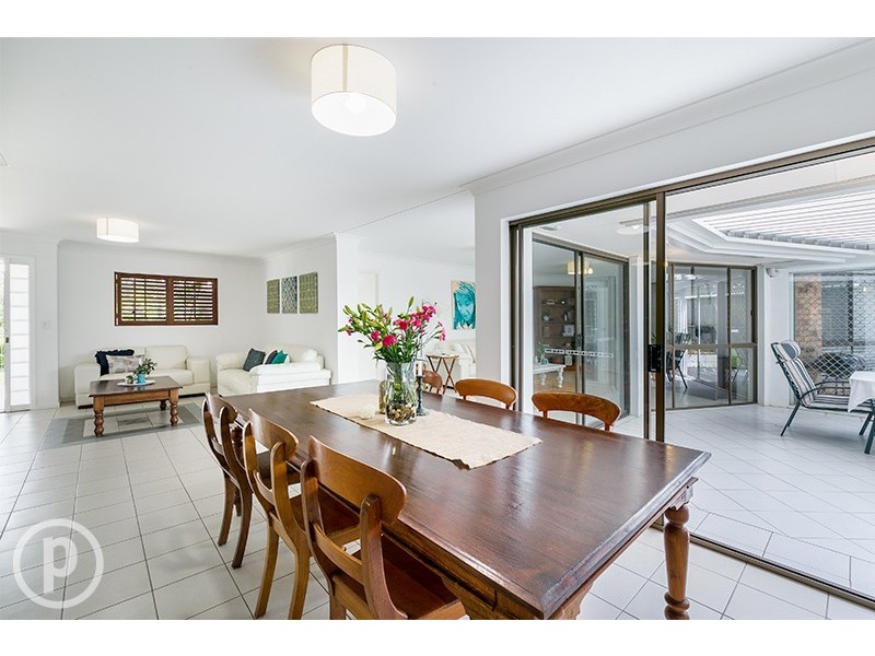 16 Lambourn Street, Chapel Hill QLD 4069