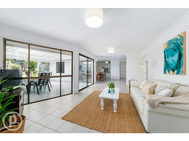 16 Lambourn Street, Chapel Hill QLD 4069