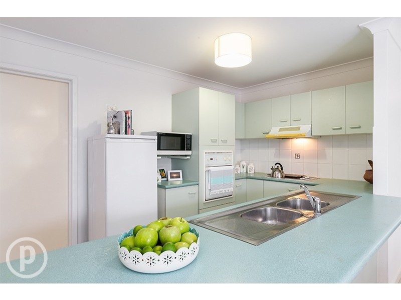 16 Lambourn Street, Chapel Hill QLD 4069