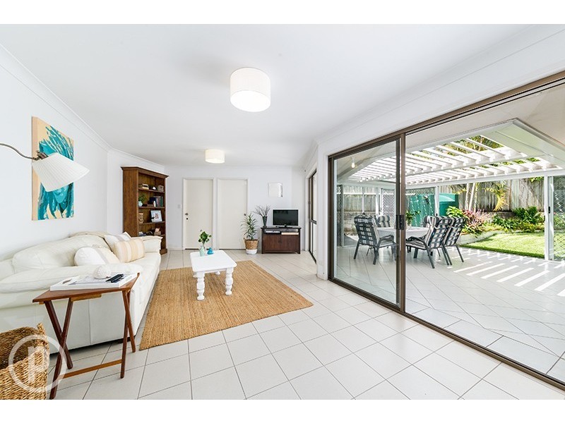 16 Lambourn Street, Chapel Hill QLD 4069