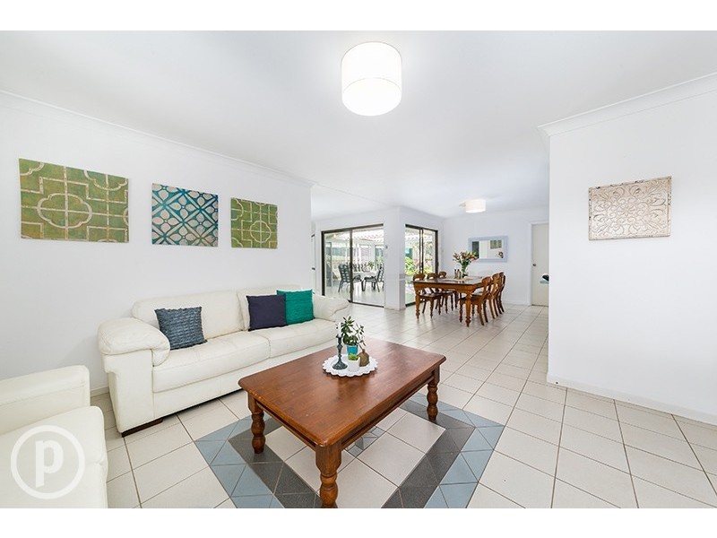 16 Lambourn Street, Chapel Hill QLD 4069