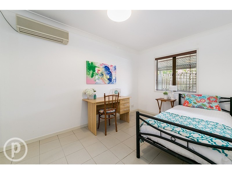 16 Lambourn Street, Chapel Hill QLD 4069