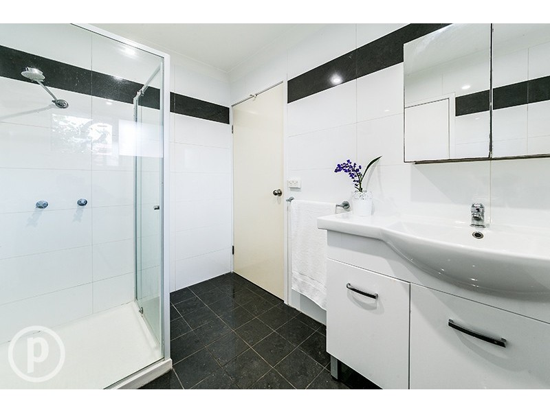 16 Lambourn Street, Chapel Hill QLD 4069