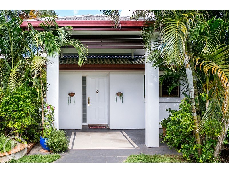 16 Lambourn Street, Chapel Hill QLD 4069