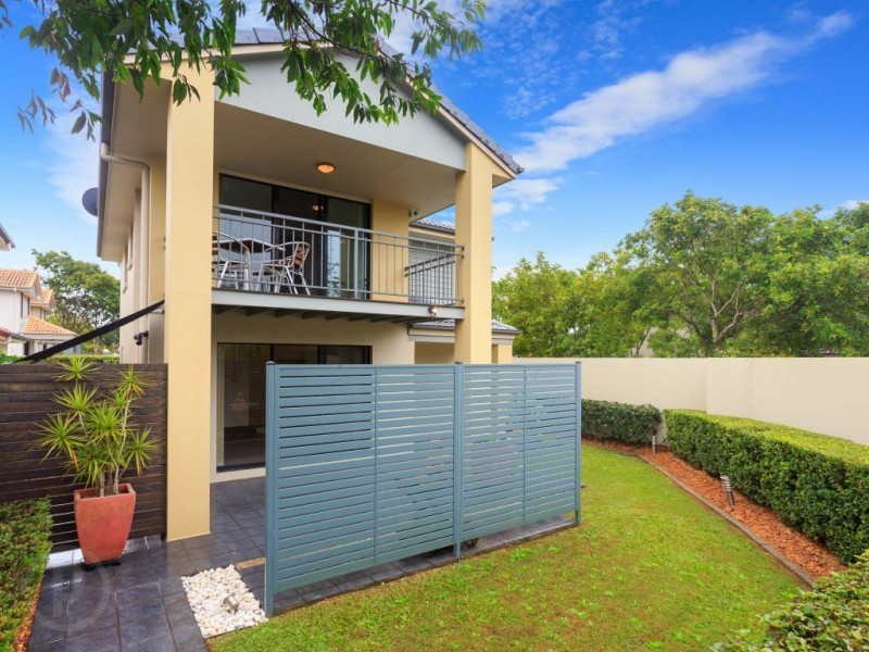 1/300 Cliveden Avenue, Corinda QLD 4075