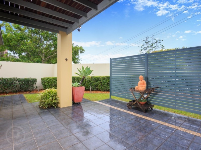 1/300 Cliveden Avenue, Corinda QLD 4075