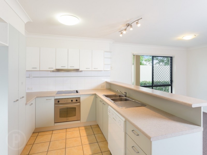 1/300 Cliveden Avenue, Corinda QLD 4075