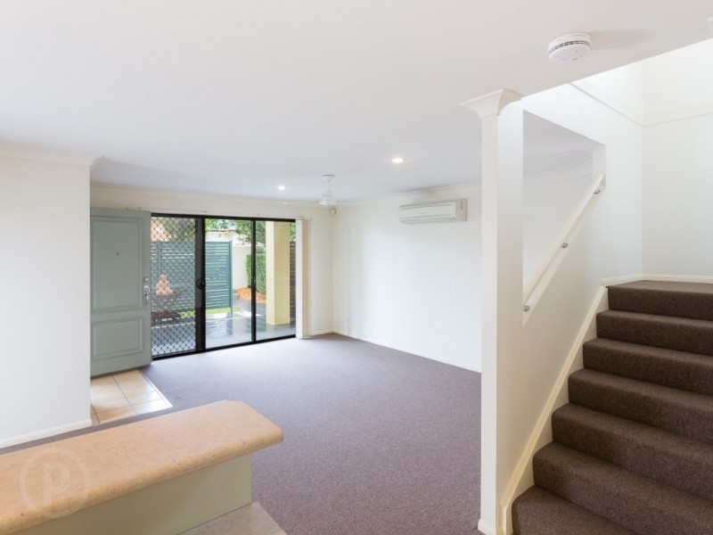 1/300 Cliveden Avenue, Corinda QLD 4075