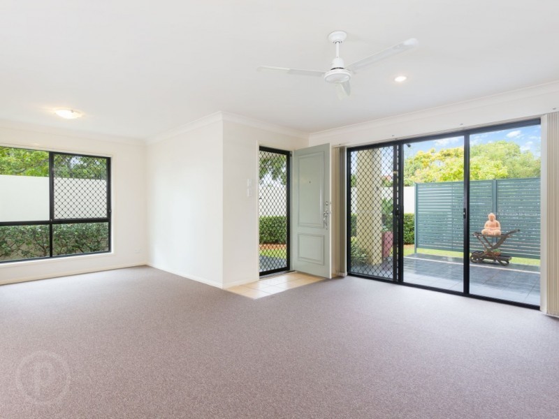 1/300 Cliveden Avenue, Corinda QLD 4075