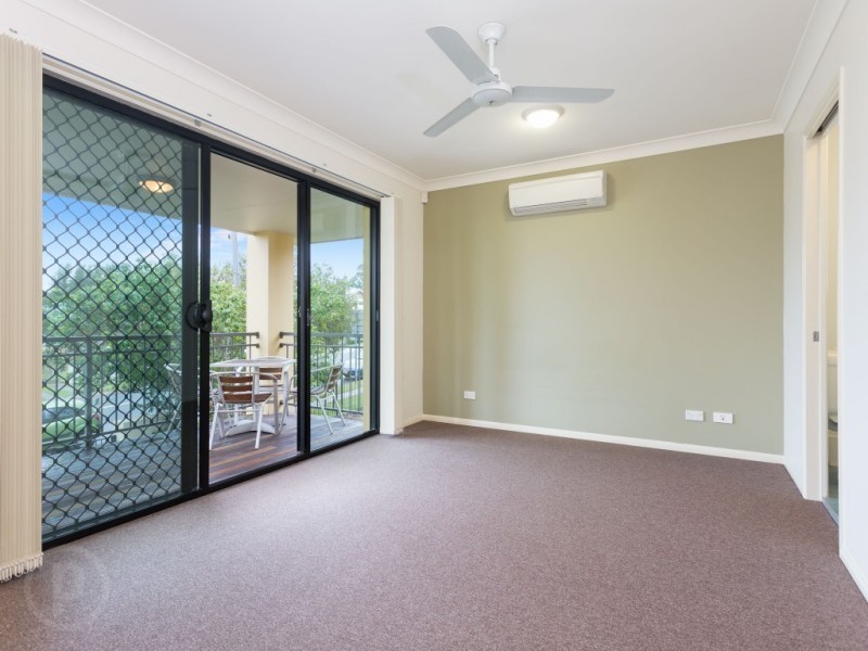 1/300 Cliveden Avenue, Corinda QLD 4075