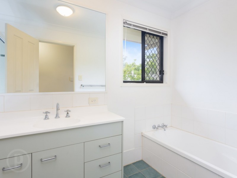 1/300 Cliveden Avenue, Corinda QLD 4075