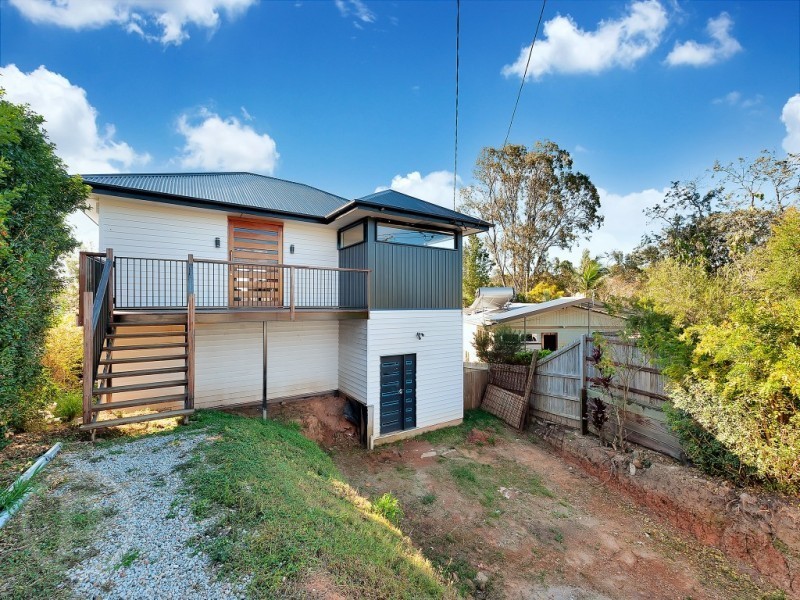 25 Oatland Crescent, Holland Park West QLD 4121
