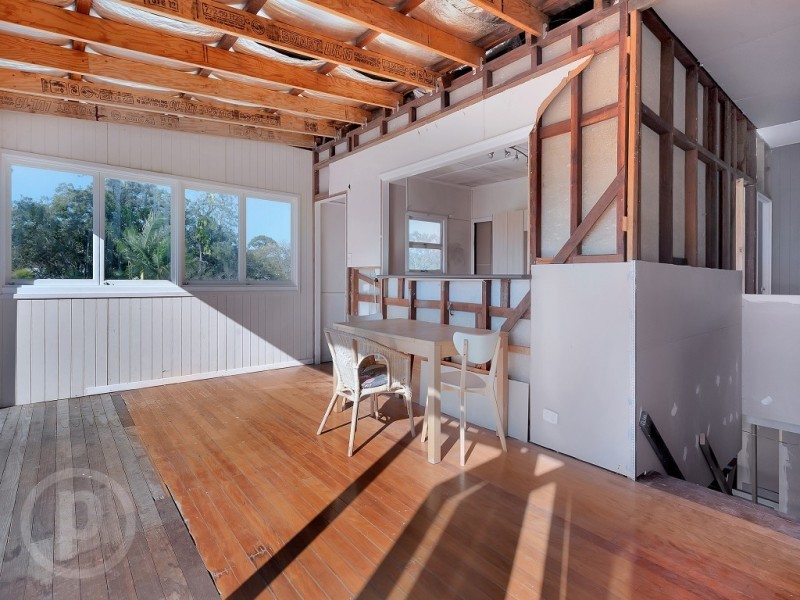 25 Oatland Crescent, Holland Park West QLD 4121