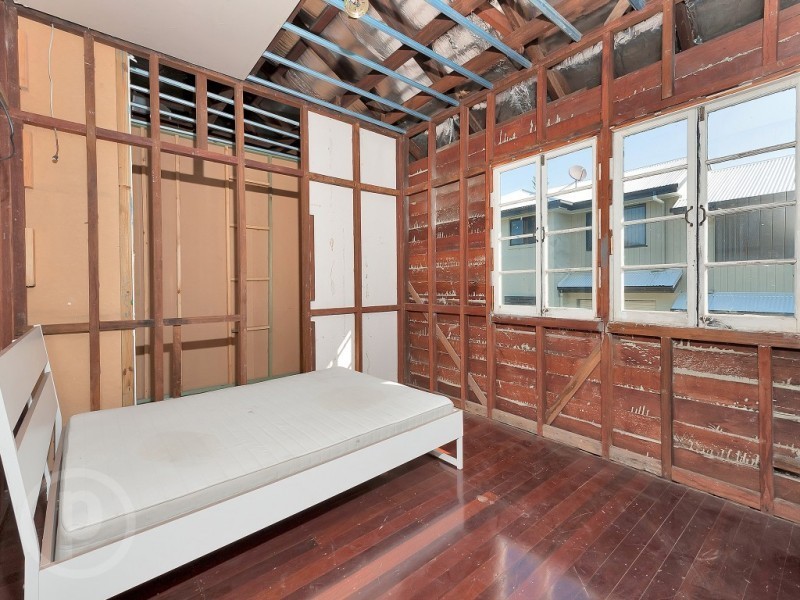 25 Oatland Crescent, Holland Park West QLD 4121