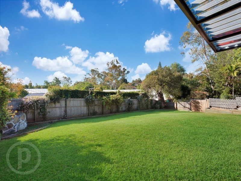 25 Oatland Crescent, Holland Park West QLD 4121