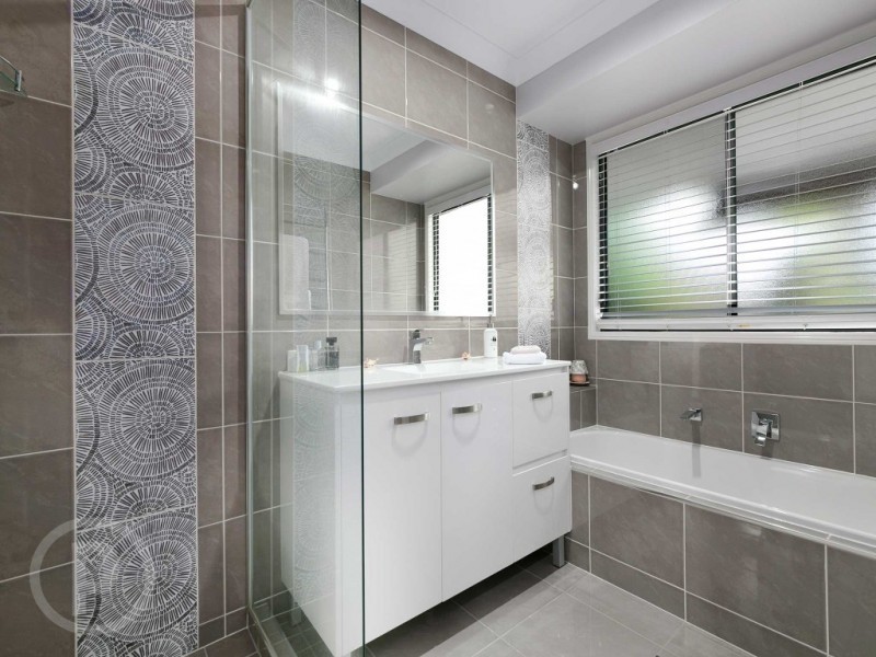 54 Brookeside Crescent, Seventeen Mile Rocks QLD 4073