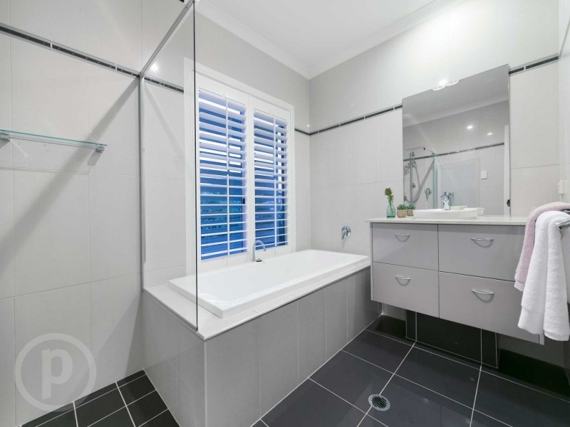 52 Long Street West, Graceville QLD 4075