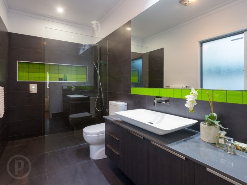 25 Bodalla Street, Norman Park QLD 4170