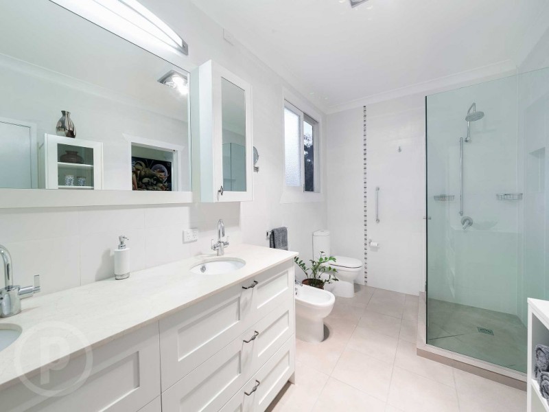 243 Swann Road, Taringa QLD 4068