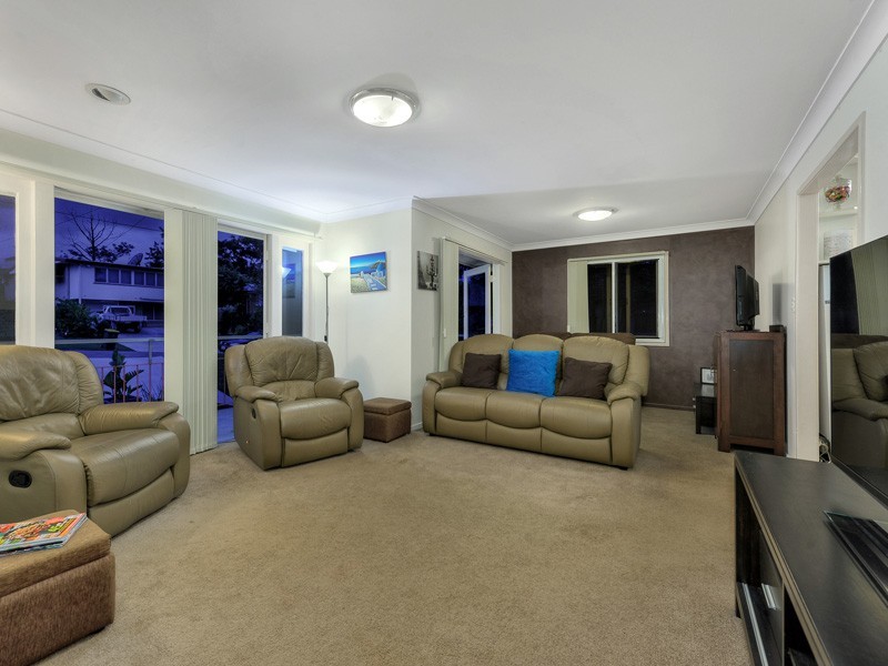 15 Masterton Street, Oxley QLD 4075