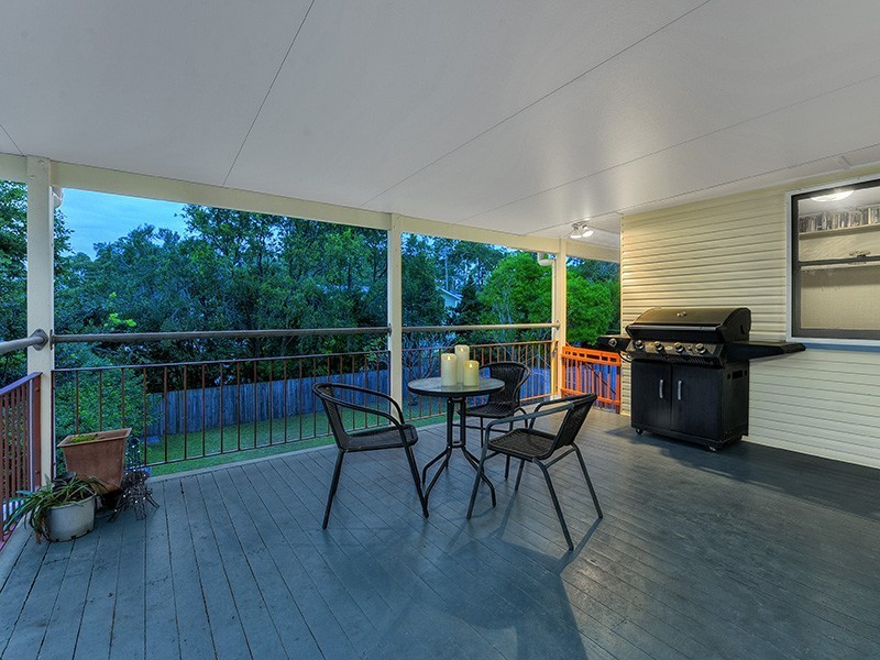 15 Masterton Street, Oxley QLD 4075