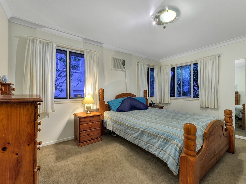 15 Masterton Street, Oxley QLD 4075