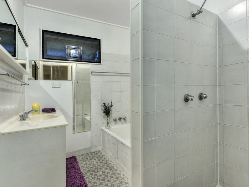 15 Masterton Street, Oxley QLD 4075