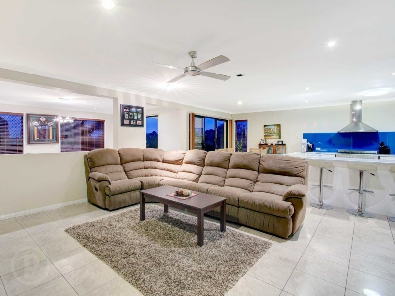 22 Gleneagles Crescent, Oxley QLD 4075