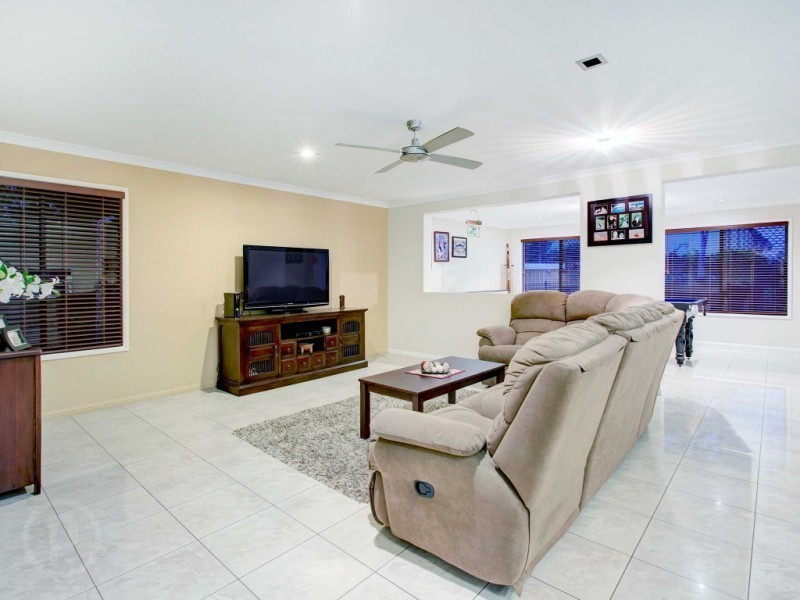22 Gleneagles Crescent, Oxley QLD 4075