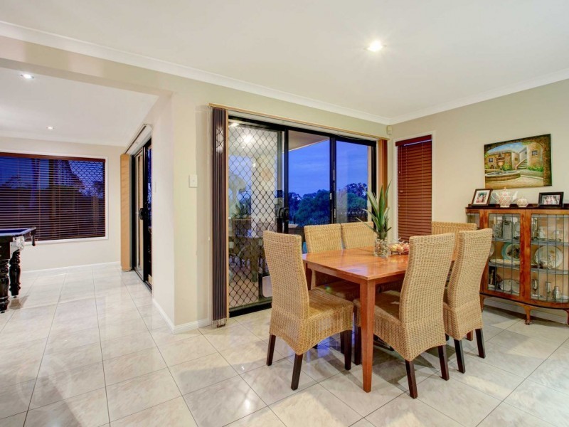 22 Gleneagles Crescent, Oxley QLD 4075