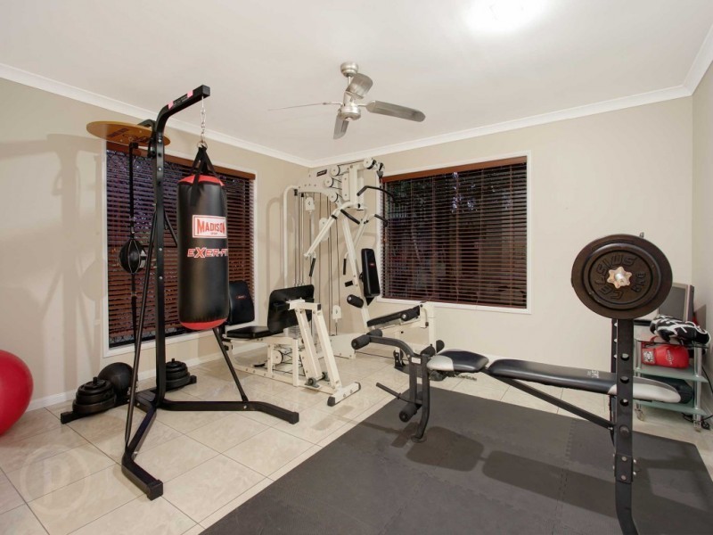 22 Gleneagles Crescent, Oxley QLD 4075