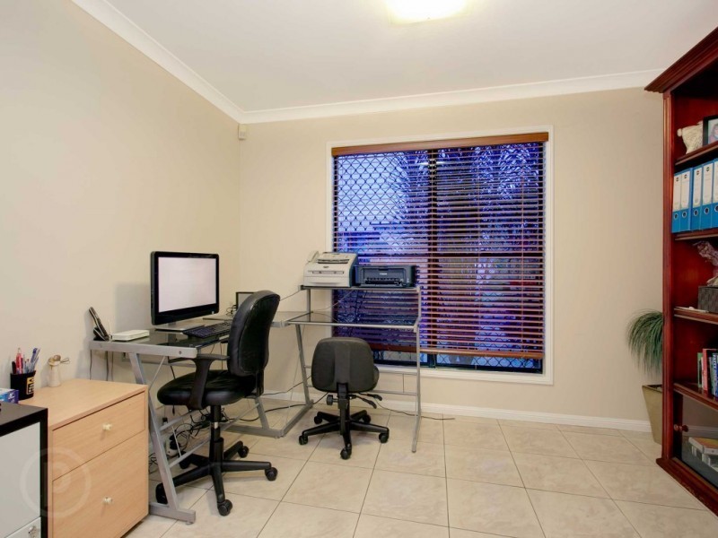 22 Gleneagles Crescent, Oxley QLD 4075